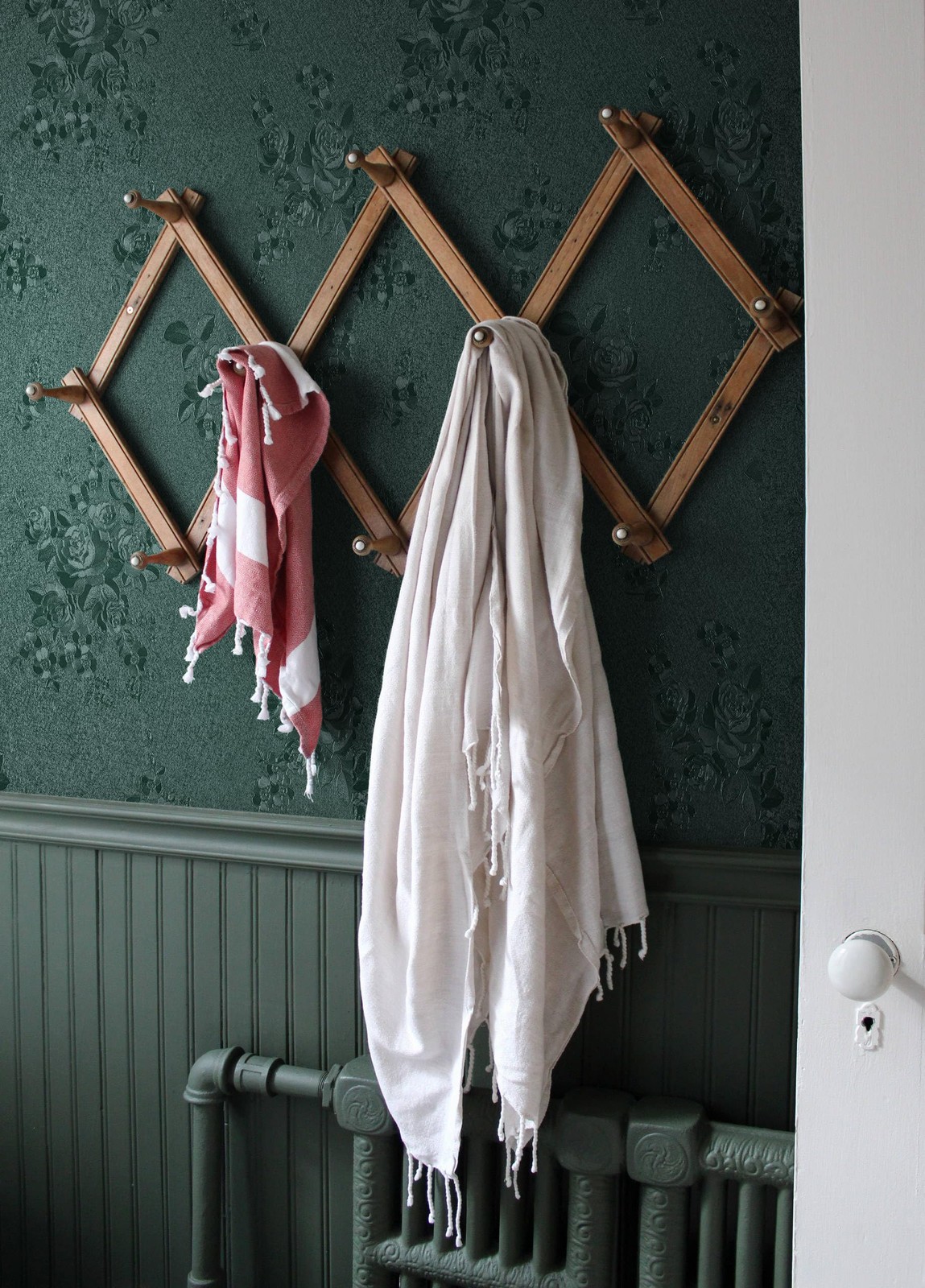 Erfoni 118″x17.7″ Dark Green Wallpaper Thicken 17.7″ x 118″,